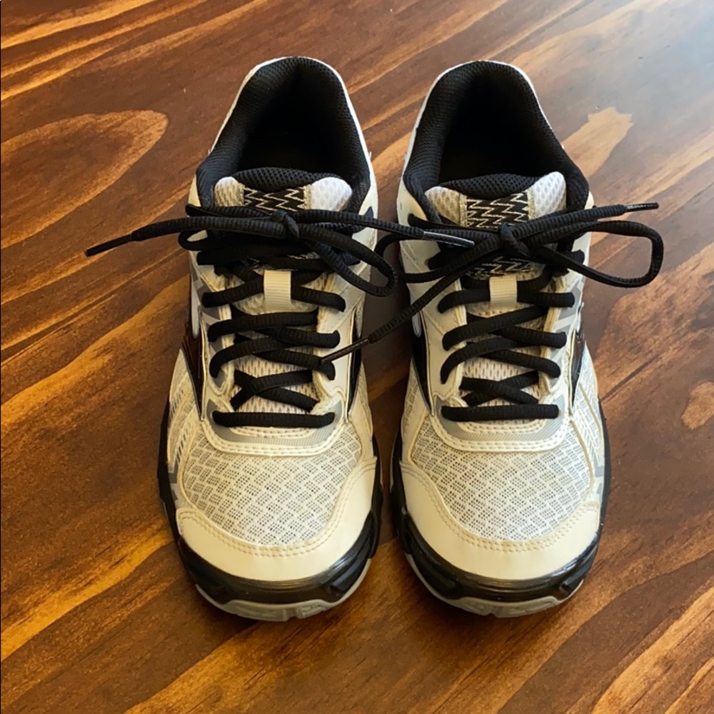 Volleyball shoes
